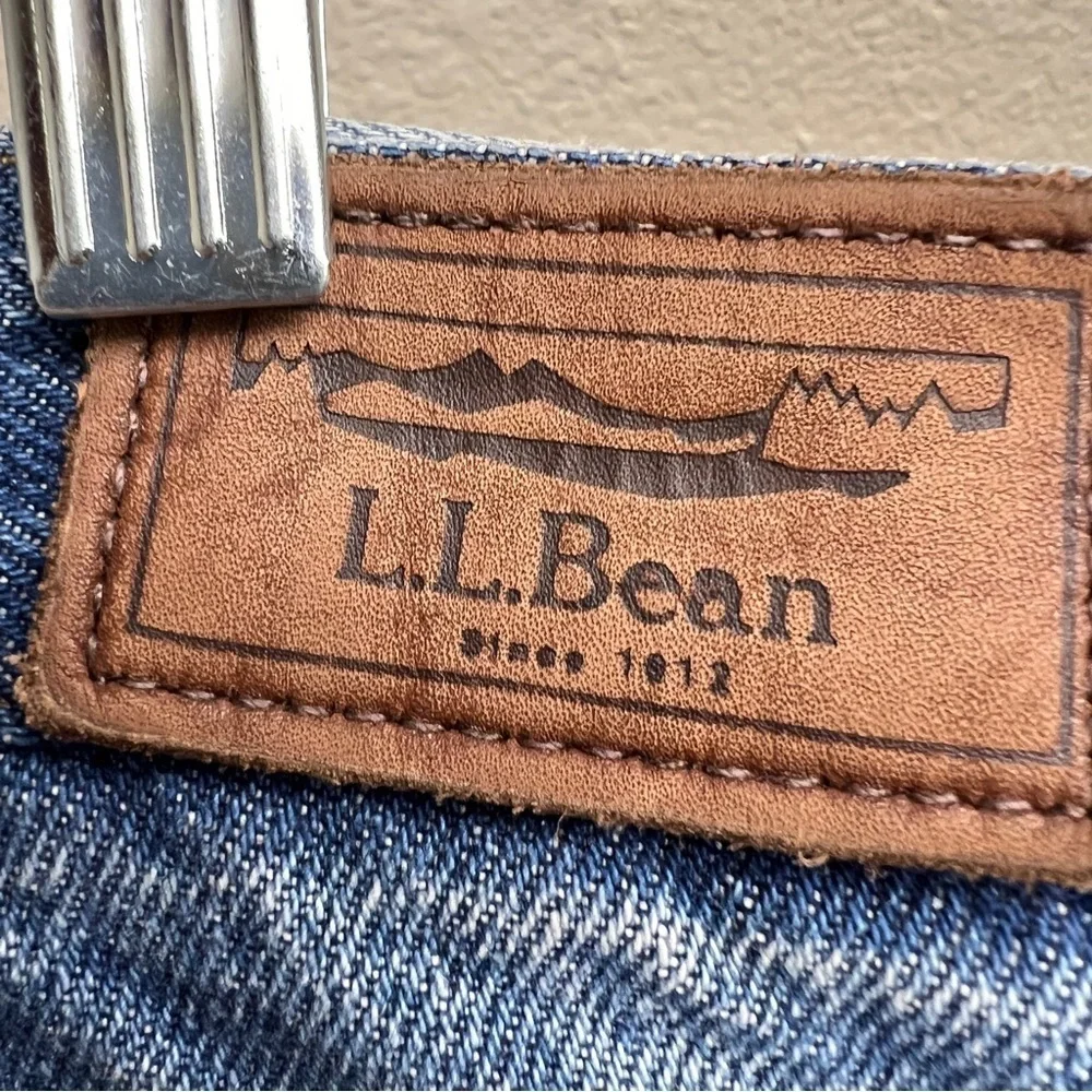 L.L.Bean Men’s comfort Waist Jeans. Straight Leg. Medium Wash. 38X29